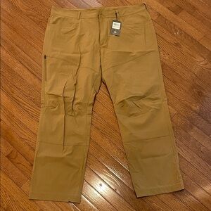 NWT Mountain Hardware Wildlands pant Men’s 42x32